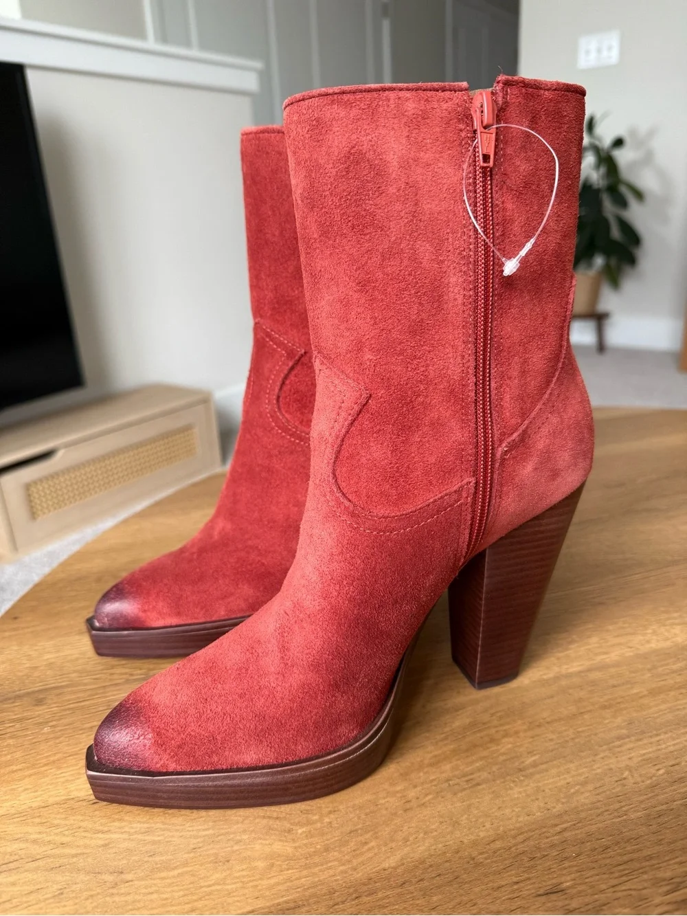 Vince Camuto Ninkisha Suede Western Heeled Boots Ketchup Red US 8 EU 38.5 NWOT - Picture 1 of 14